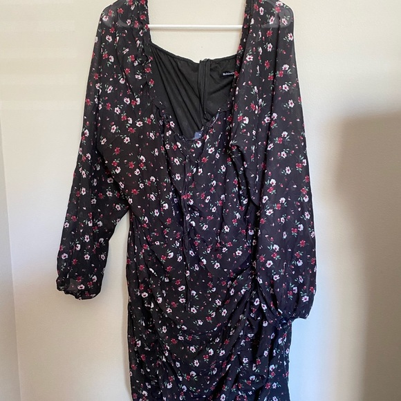 Dresses & Skirts - Black Floral Dress